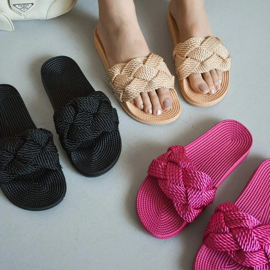 ANNISSA Black Flat Sandal